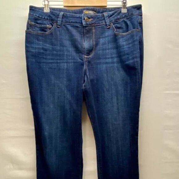 LEE Straight Leg Regular Fit Mid Rise Secretly Shapes Jeans Women's Sz 16 Short - Picture 2 of 11